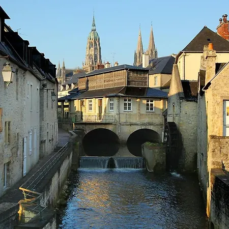 La Fregate 1er Etage 2 Chambres, Cuisine Bien Equipee, 2 Belles Terrasses 2 Places De Parking Privatives A15 Mn A Pied De La Et Du Centre En Bessin Tous Commerces Proche Golf Et Omaha